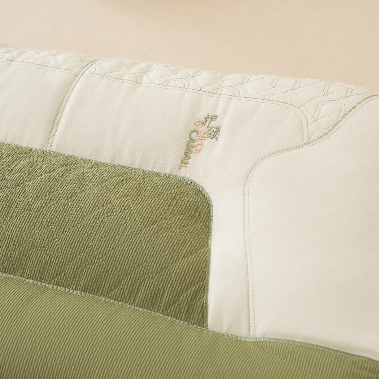 91家纺网 家纺一手货源 找家纺 （总）晚儿 2025新款经典高端护颈枕