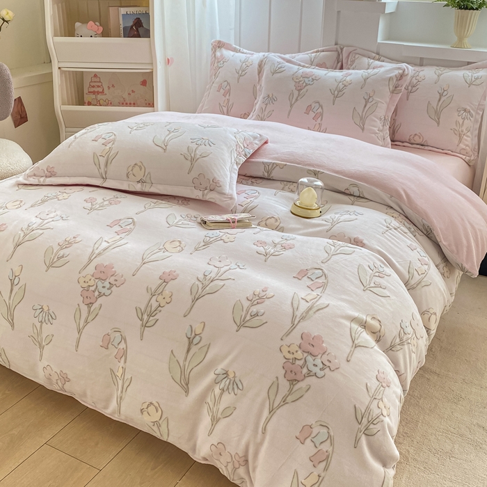 91家纺网 家纺一手货源 找家纺 卓越家纺 2025新款加厚保暖牛奶绒四件套 花丛渐