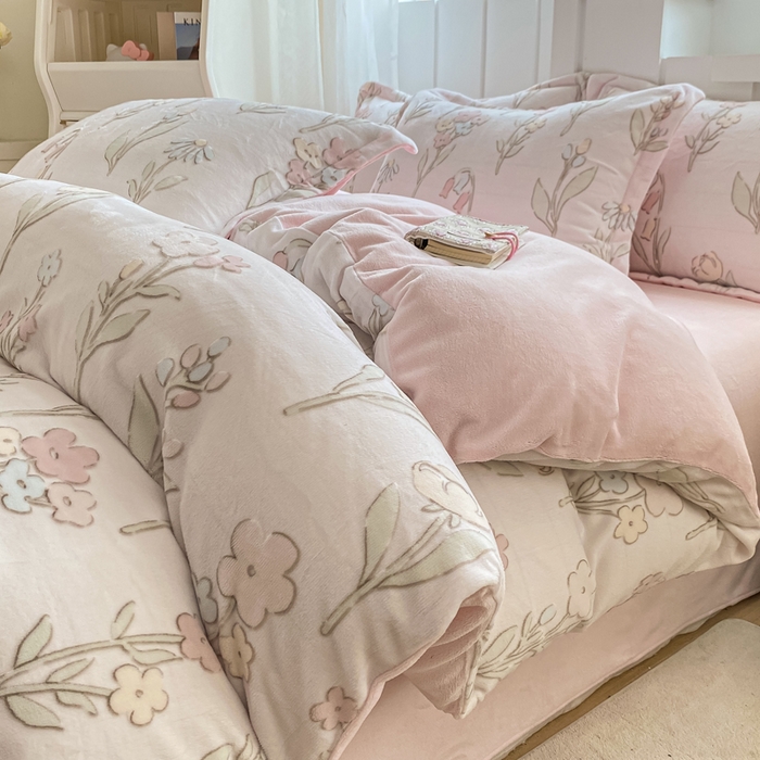 91家纺网 家纺一手货源 找家纺 卓越家纺 2025新款加厚保暖牛奶绒四件套 花丛渐