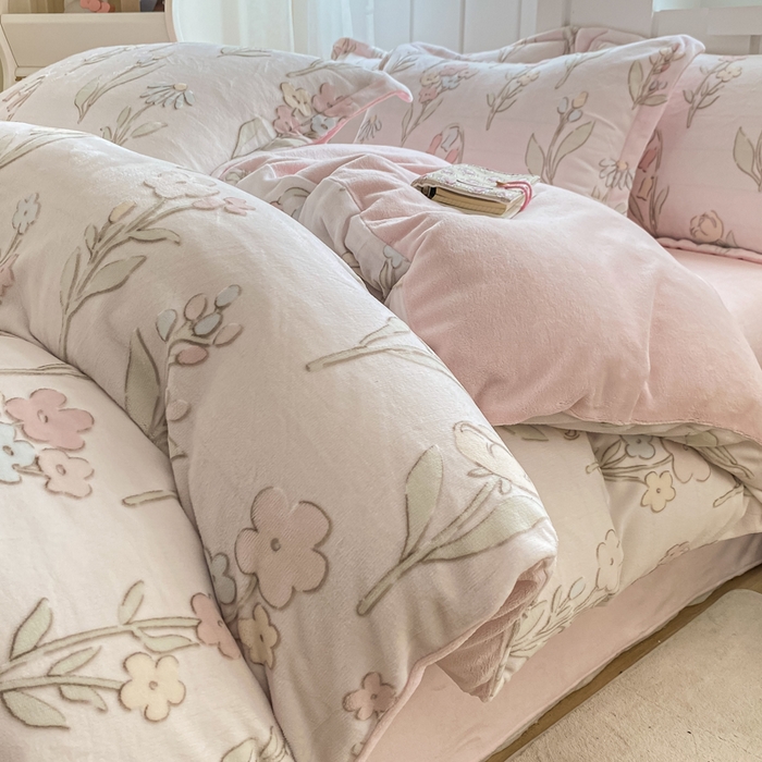 91家纺网 家纺一手货源 找家纺 卓越家纺 2025新款加厚保暖牛奶绒四件套 花丛渐