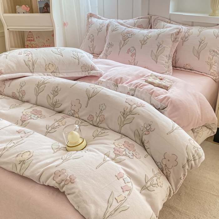 91家纺网 家纺一手货源 找家纺 卓越家纺 2025新款加厚保暖牛奶绒四件套 花丛渐