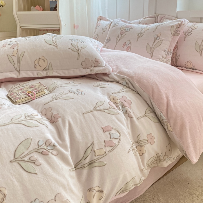 91家纺网 家纺一手货源 找家纺 卓越家纺 2025新款加厚保暖牛奶绒四件套 花丛渐