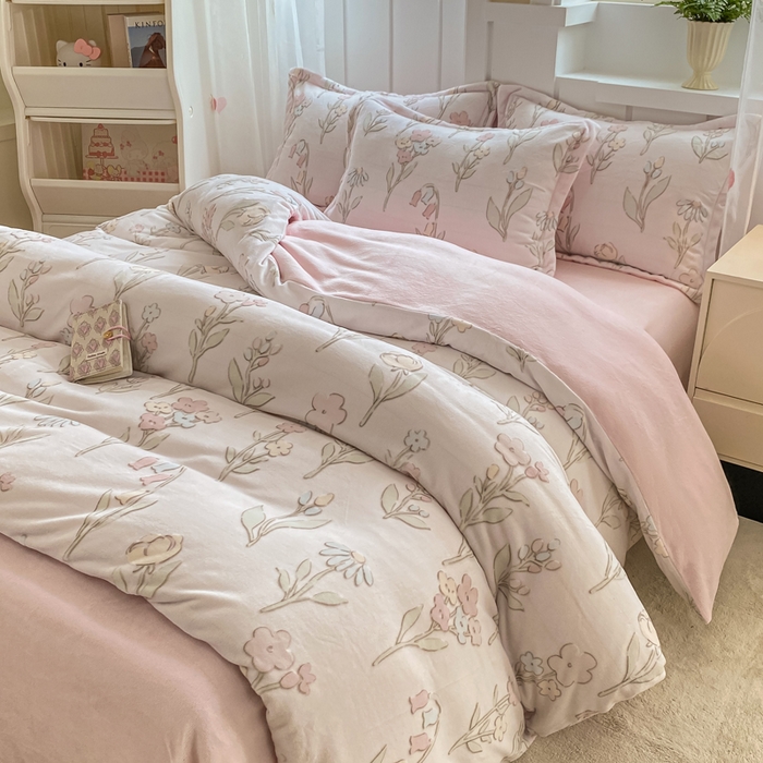 91家纺网 家纺一手货源 找家纺 卓越家纺 2025新款加厚保暖牛奶绒四件套 花丛渐