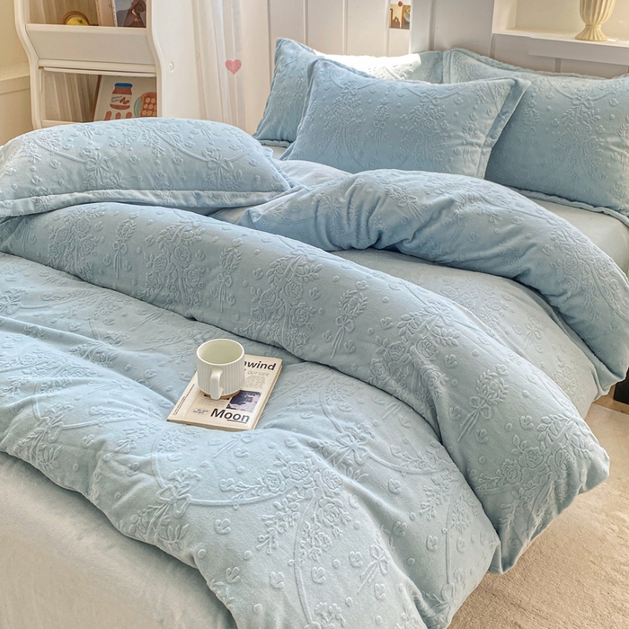 91家纺网 家纺一手货源 找家纺 卓越家纺 2025新款加厚保暖牛奶绒四件套 普鲁士兰