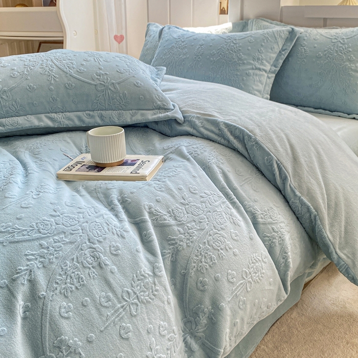 91家纺网 家纺一手货源 找家纺 卓越家纺 2025新款加厚保暖牛奶绒四件套 普鲁士兰