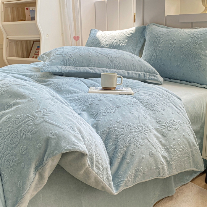 91家纺网 家纺一手货源 找家纺 卓越家纺 2025新款加厚保暖牛奶绒四件套 普鲁士兰