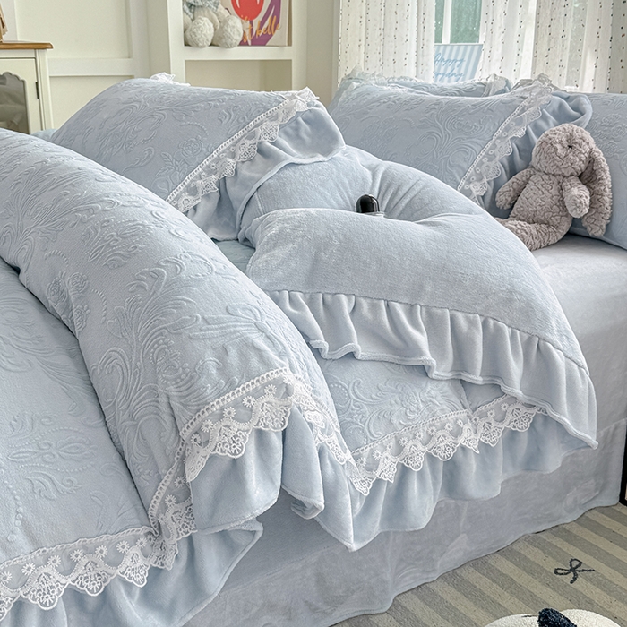 91家纺网 家纺一手货源 找家纺 锦格家纺 2024新款A类高克重牛奶绒四件套 艾洛薇【天蓝】