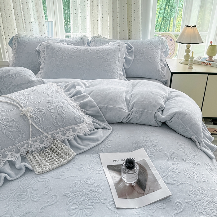 91家纺网 家纺一手货源 找家纺 锦格家纺 2024新款A类高克重牛奶绒四件套 艾洛薇【天蓝】