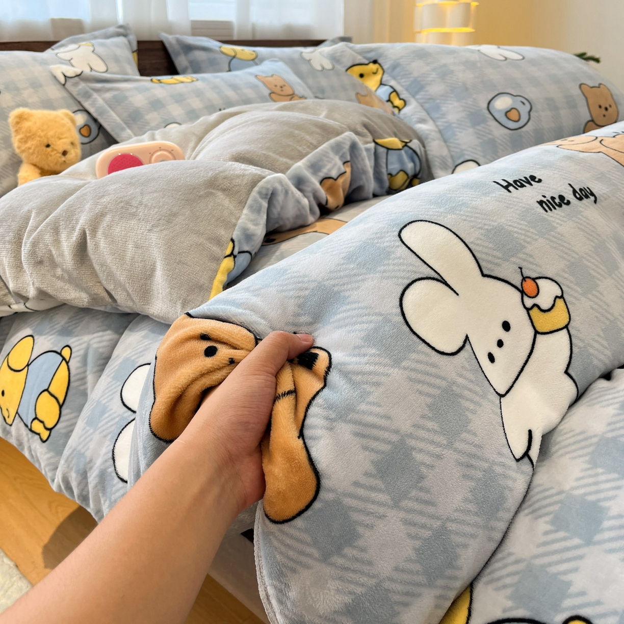 91家纺网 家纺一手货源 找家纺 寻米 2025新款高克重加厚保暖牛奶绒四件套-第一批 邦尼兔的小伙伴