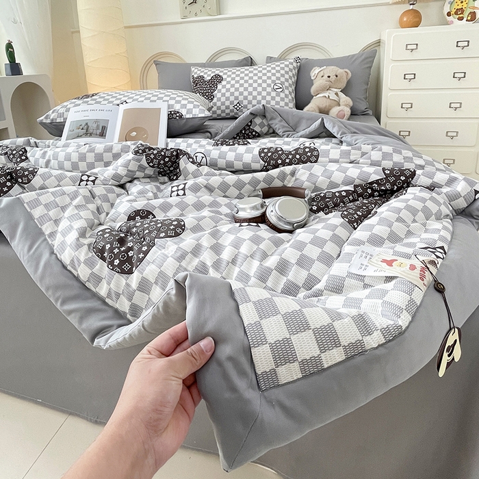 91家纺网 家纺一手货源 找家纺 （总）梵克保罗 2025新款全棉夏被碎花卡通小清新简约纯棉夏凉被夏被四件套三件套