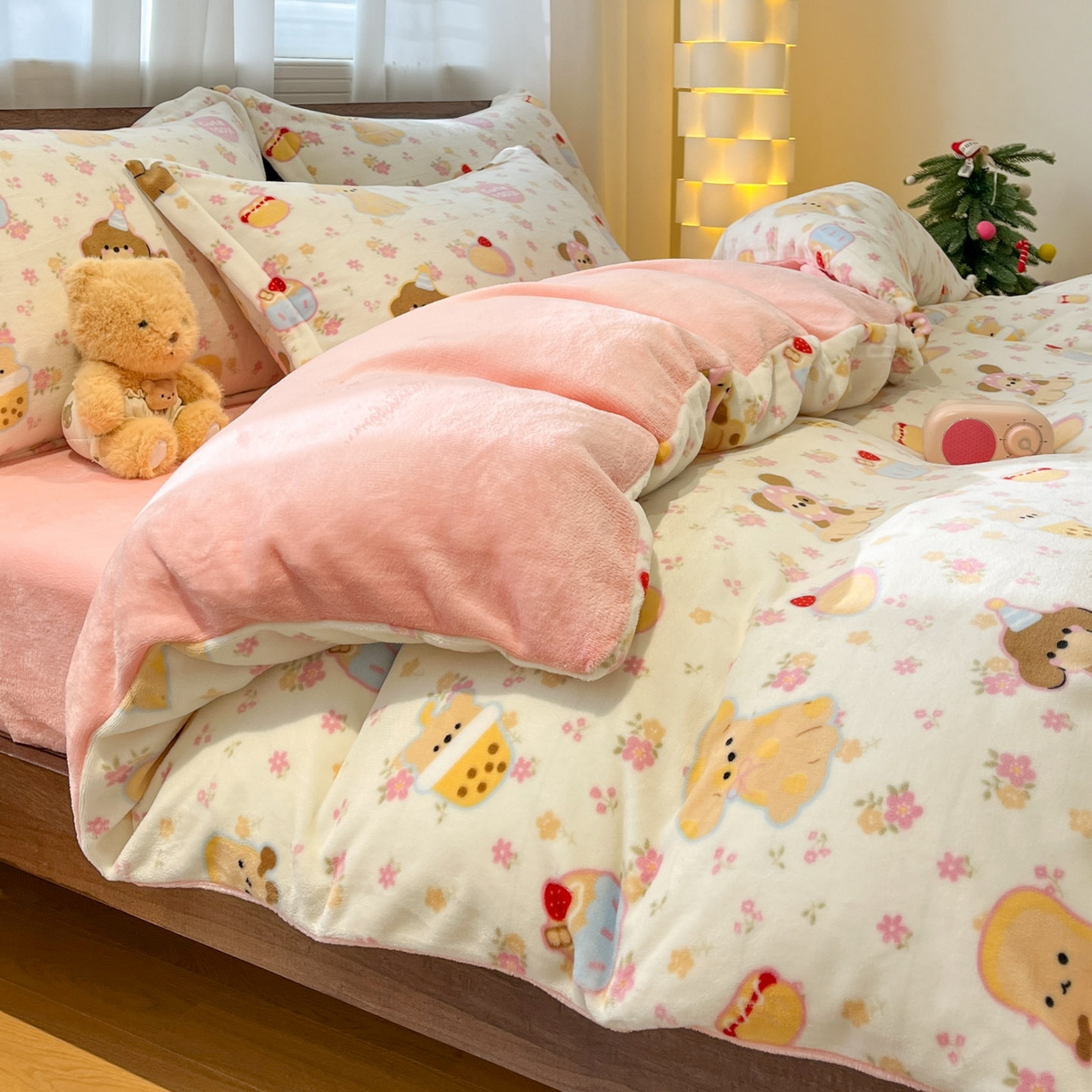 91家纺网 家纺一手货源 找家纺 寻米 2025新款高克重加厚保暖牛奶绒四件套-第一批 草莓布丁