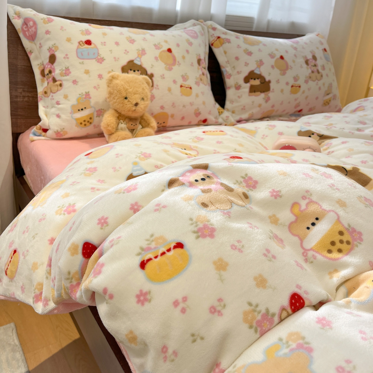 91家纺网 家纺一手货源 找家纺 寻米 2025新款高克重加厚保暖牛奶绒四件套-第一批 草莓布丁