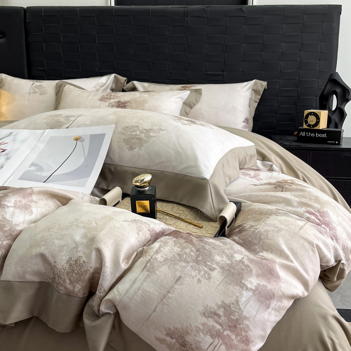 91家纺网 家纺一手货源 找家纺 （总）慕晨 2025新款65%莱赛尔32%棉全棉磨毛数码印花宽边高级简奢款中高端四件套直播热款