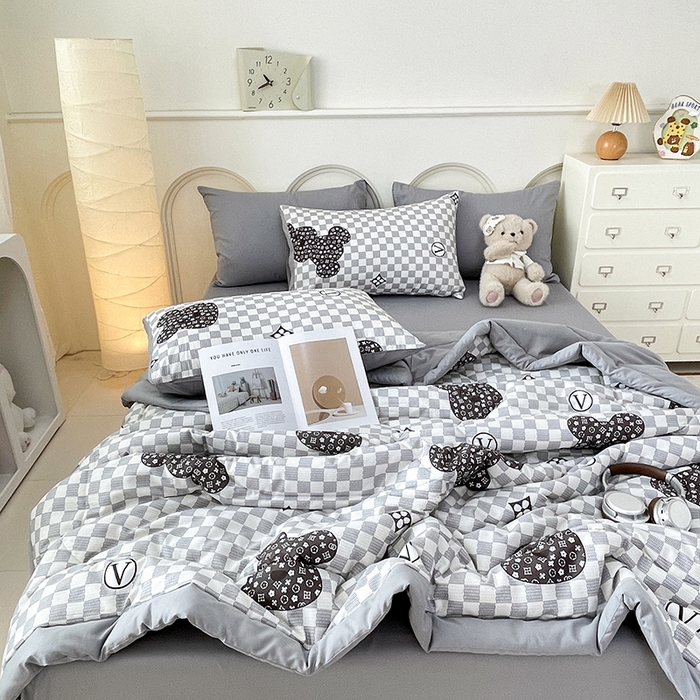 91家纺网 家纺一手货源 找家纺 梵克保罗 2025新款全棉夏被碎花卡通小清新简约纯棉夏凉被夏被四件套三件套 芭比熊
