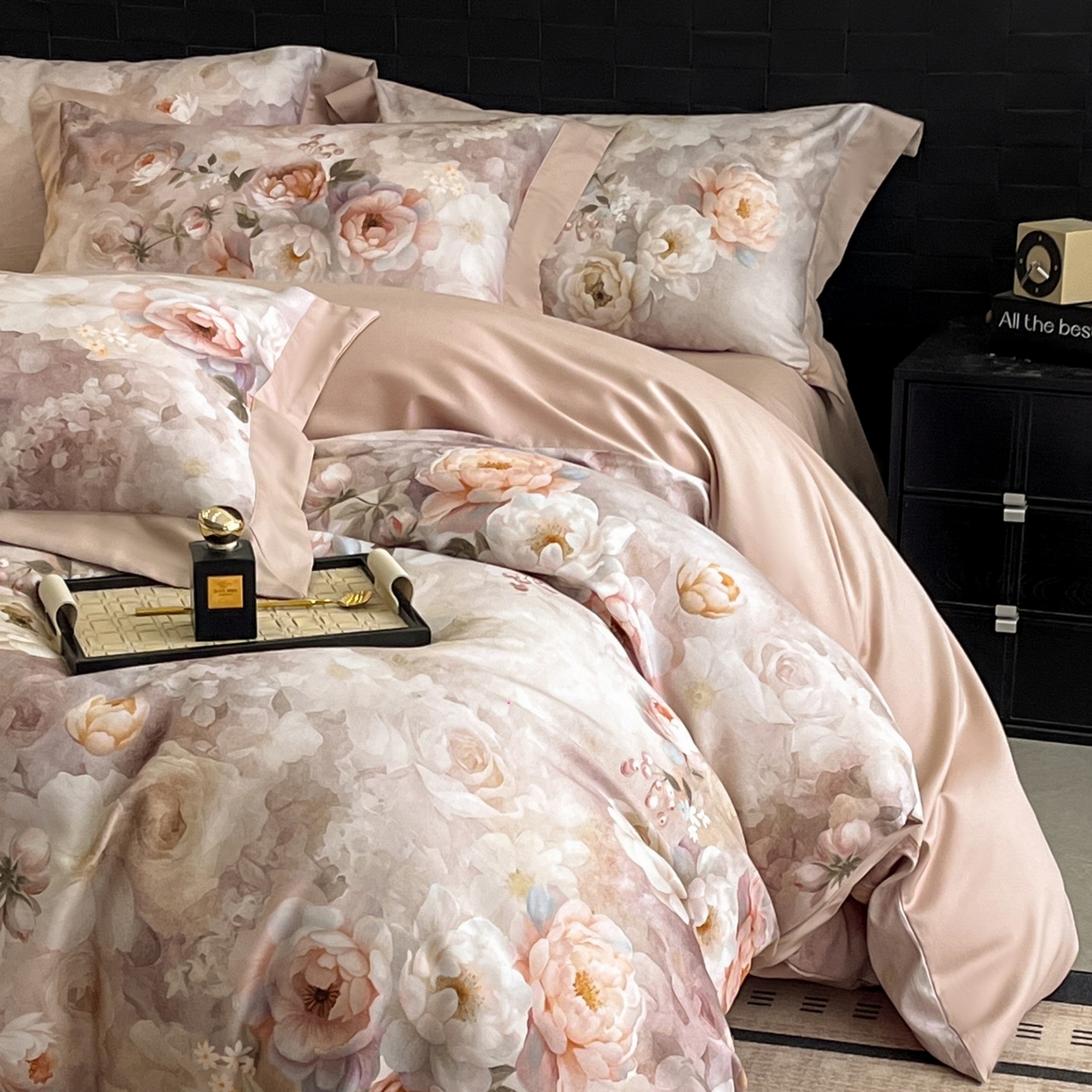 91家纺网 家纺一手货源 找家纺 慕晨 2025新款65%莱赛尔32%棉全棉磨毛数码印花宽边高级简奢款中高端四件套直播热款 暄和