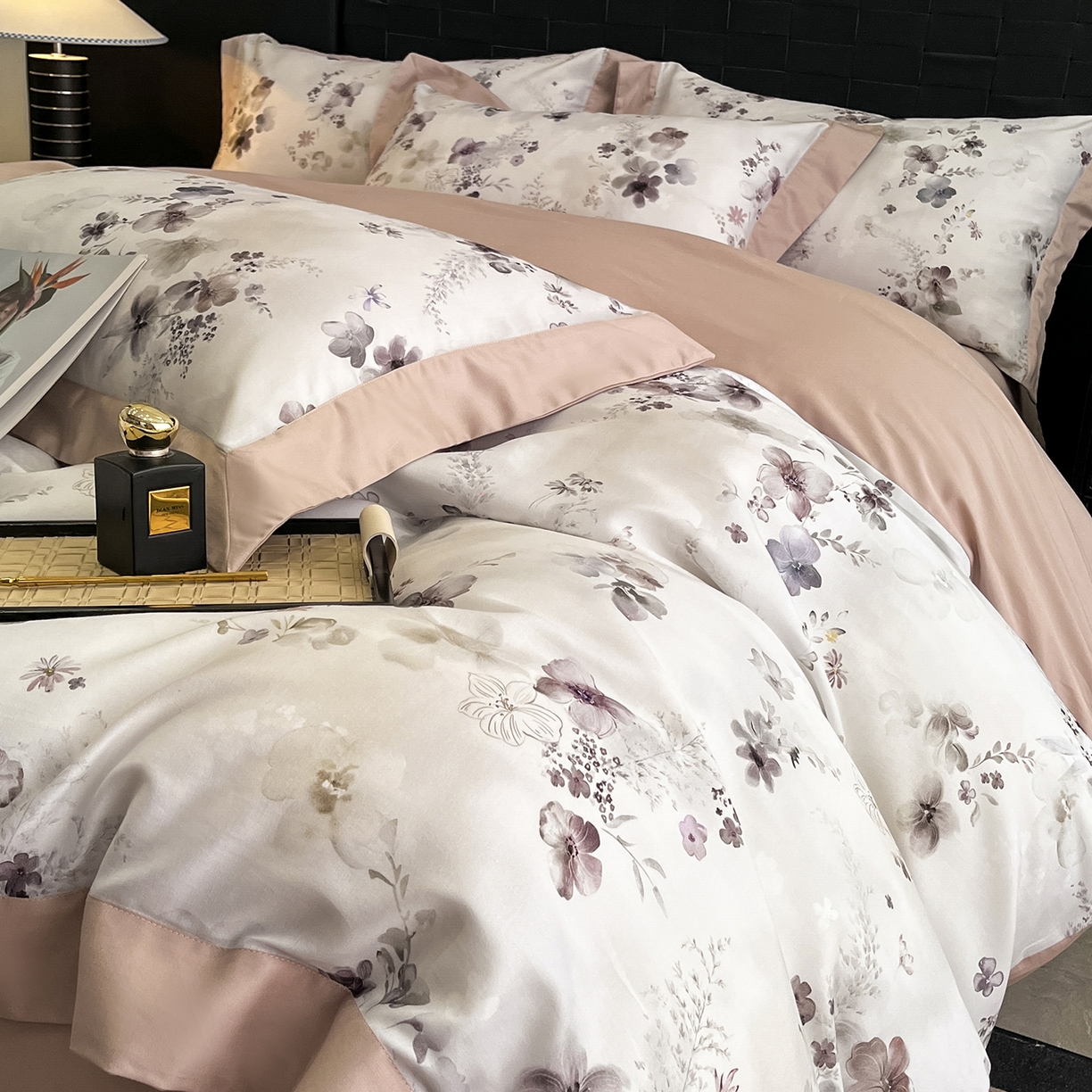 91家纺网 家纺一手货源 找家纺 慕晨 2025新款65%莱赛尔32%棉全棉磨毛数码印花宽边高级简奢款中高端四件套直播热款 涧芳