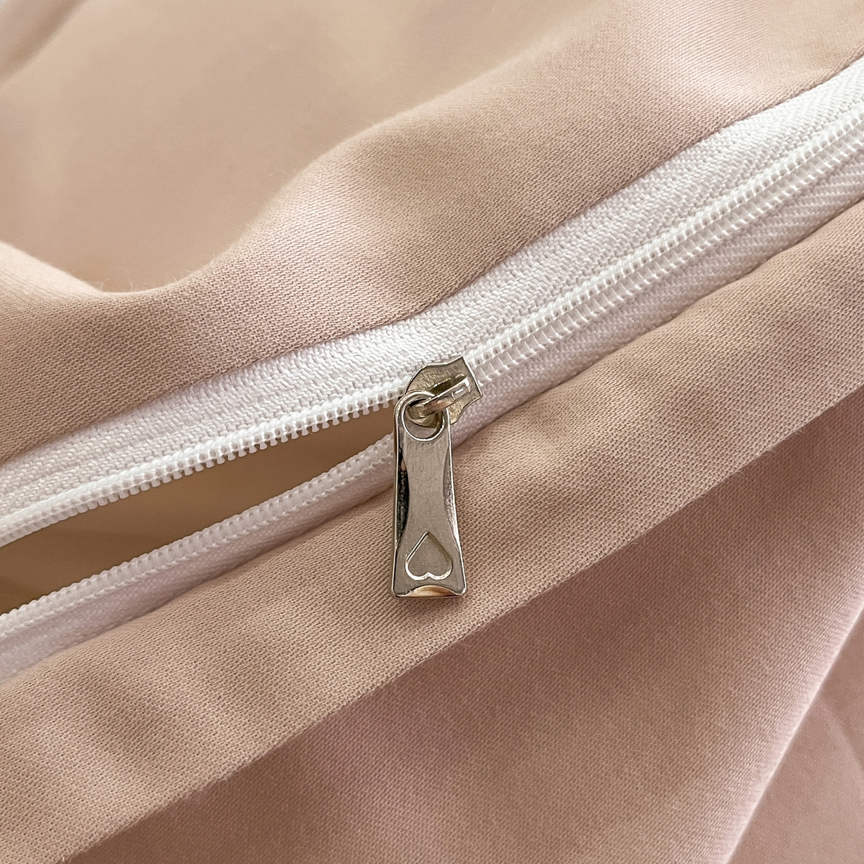 91家纺网 家纺一手货源 找家纺 慕晨 2025新款65%莱赛尔32%棉全棉磨毛数码印花宽边高级简奢款中高端四件套直播热款 涧芳