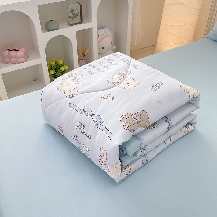 91家纺网 家纺一手货源 找家纺 梵克保罗 2025新款全棉夏被碎花卡通小清新简约纯棉夏凉被夏被四件套三件套 爱美的猫