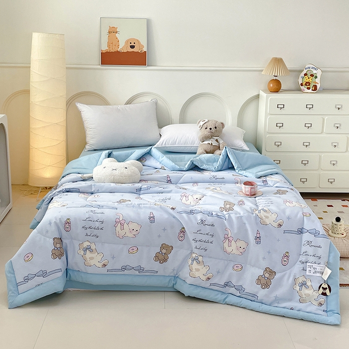 91家纺网 家纺一手货源 找家纺 梵克保罗 2025新款全棉夏被碎花卡通小清新简约纯棉夏凉被夏被四件套三件套 爱美的猫