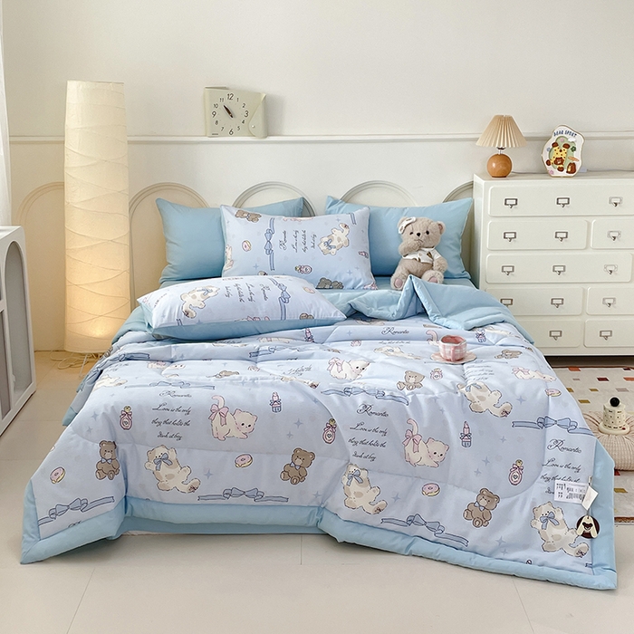 91家纺网 家纺一手货源 找家纺 梵克保罗 2025新款全棉夏被碎花卡通小清新简约纯棉夏凉被夏被四件套三件套 爱美的猫