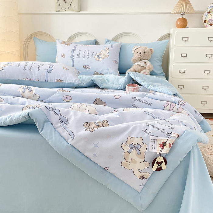 91家纺网 家纺一手货源 找家纺 梵克保罗 2025新款全棉夏被碎花卡通小清新简约纯棉夏凉被夏被四件套三件套 爱美的猫