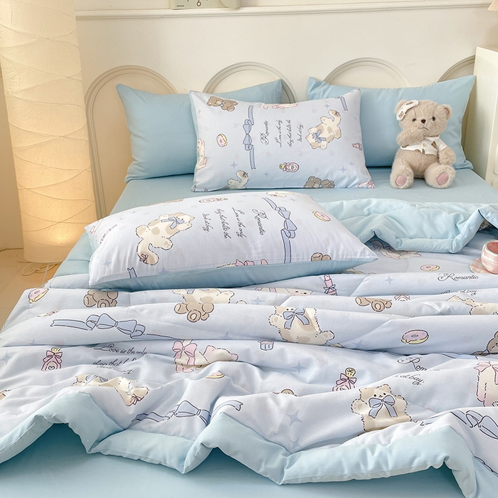 91家纺网 家纺一手货源 找家纺 梵克保罗 2025新款全棉夏被碎花卡通小清新简约纯棉夏凉被夏被四件套三件套 爱美的猫