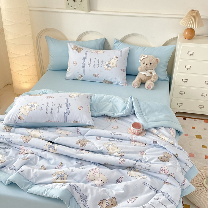 91家纺网 家纺一手货源 找家纺 梵克保罗 2025新款全棉夏被碎花卡通小清新简约纯棉夏凉被夏被四件套三件套 爱美的猫