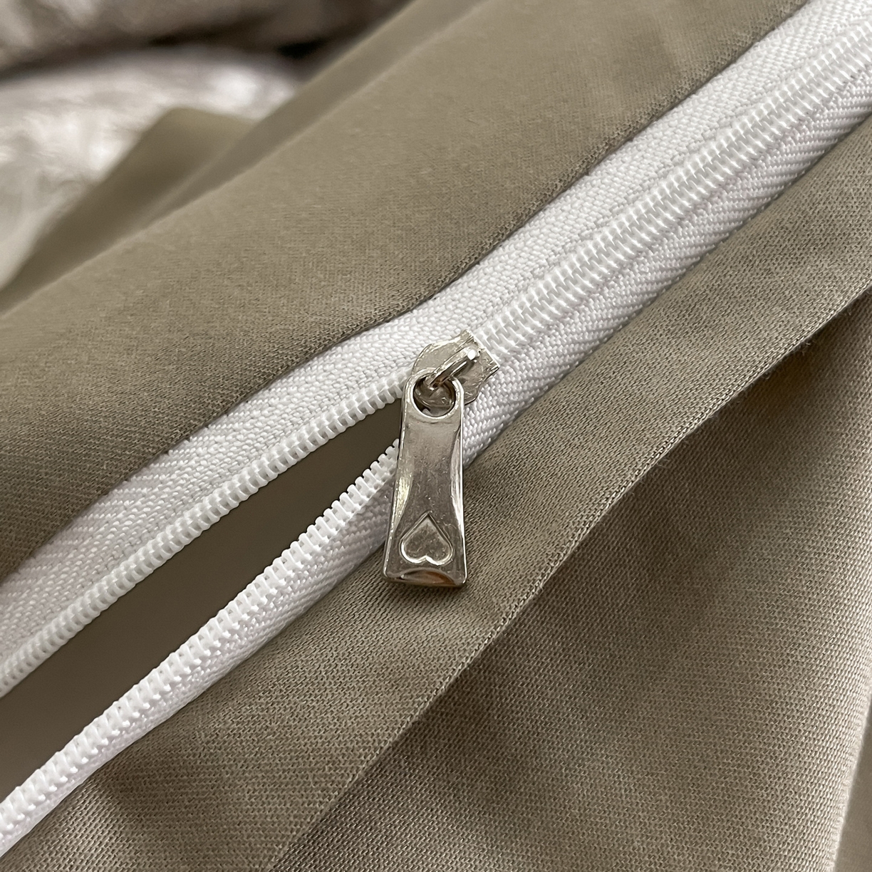 91家纺网 家纺一手货源 找家纺 慕晨 2025新款65%莱赛尔32%棉全棉磨毛数码印花宽边高级简奢款中高端四件套直播热款 景行