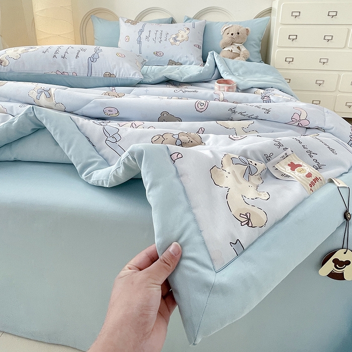 91家纺网 家纺一手货源 找家纺 梵克保罗 2025新款全棉夏被碎花卡通小清新简约纯棉夏凉被夏被四件套三件套 爱美的猫