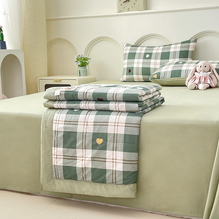 91家纺网 家纺一手货源 找家纺 梵克保罗 2025新款全棉夏被碎花卡通小清新简约纯棉夏凉被夏被四件套三件套 爱心格绿