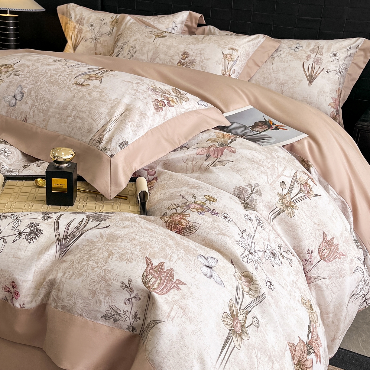 91家纺网 家纺一手货源 找家纺 慕晨 2025新款65%莱赛尔32%棉全棉磨毛数码印花宽边高级简奢款中高端四件套直播热款 岚茜