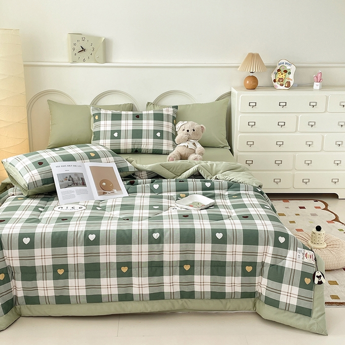91家纺网 家纺一手货源 找家纺 梵克保罗 2025新款全棉夏被碎花卡通小清新简约纯棉夏凉被夏被四件套三件套 爱心格绿