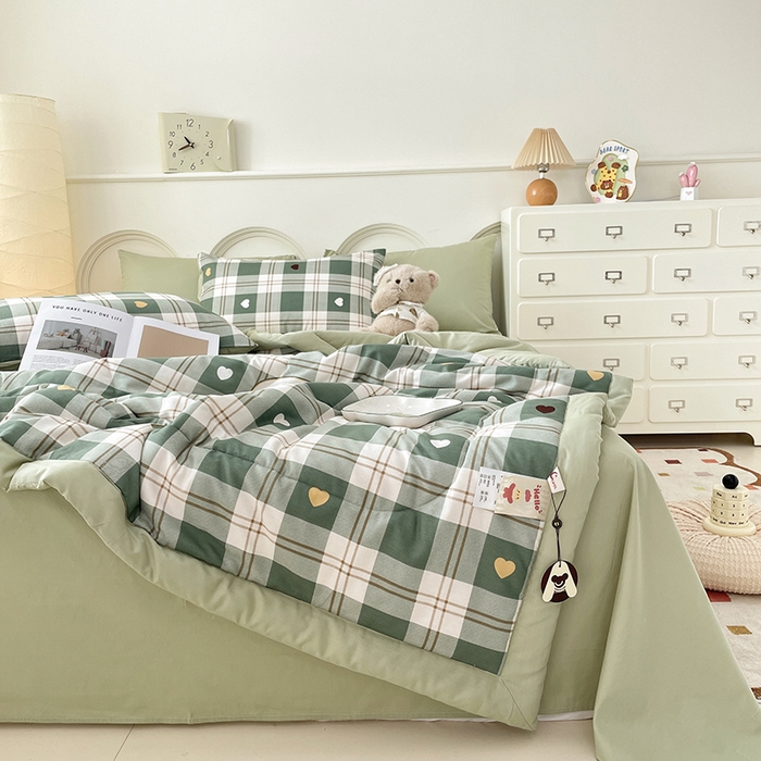 91家纺网 家纺一手货源 找家纺 梵克保罗 2025新款全棉夏被碎花卡通小清新简约纯棉夏凉被夏被四件套三件套 爱心格绿