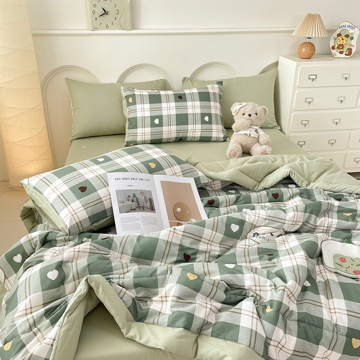 91家纺网 家纺一手货源 找家纺 梵克保罗 2025新款全棉夏被碎花卡通小清新简约纯棉夏凉被夏被四件套三件套 爱心格绿