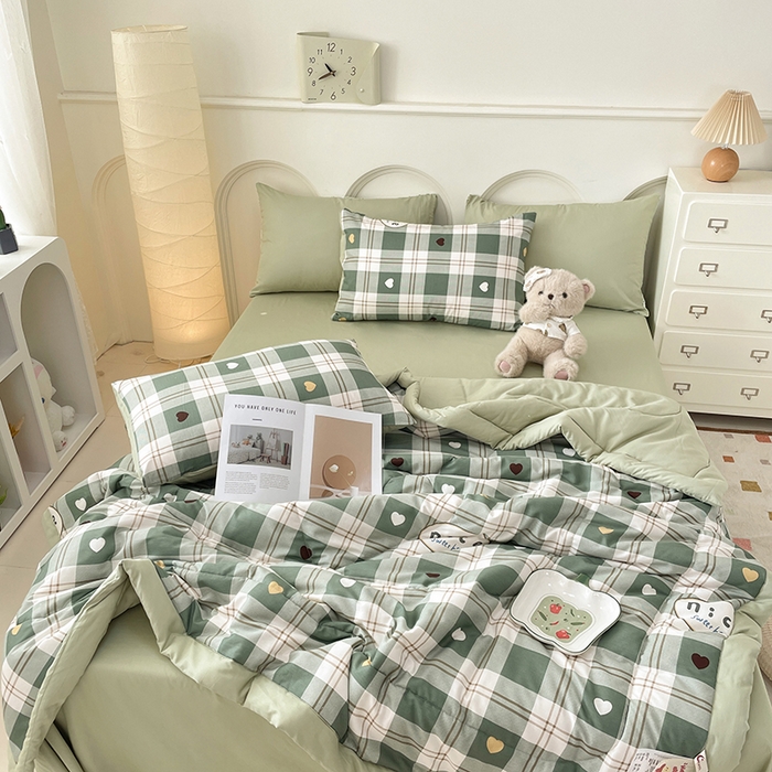 91家纺网 家纺一手货源 找家纺 梵克保罗 2025新款全棉夏被碎花卡通小清新简约纯棉夏凉被夏被四件套三件套 爱心格绿