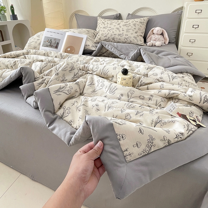 91家纺网 家纺一手货源 找家纺 梵克保罗 2025新款全棉夏被碎花卡通小清新简约纯棉夏凉被夏被四件套三件套 白芨