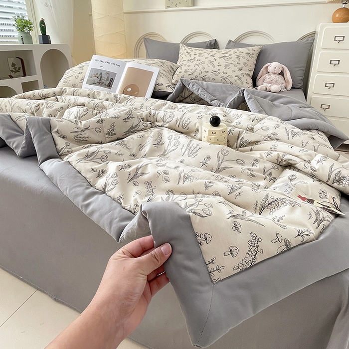 91家纺网 家纺一手货源 找家纺 梵克保罗 2025新款全棉夏被碎花卡通小清新简约纯棉夏凉被夏被四件套三件套 白芨