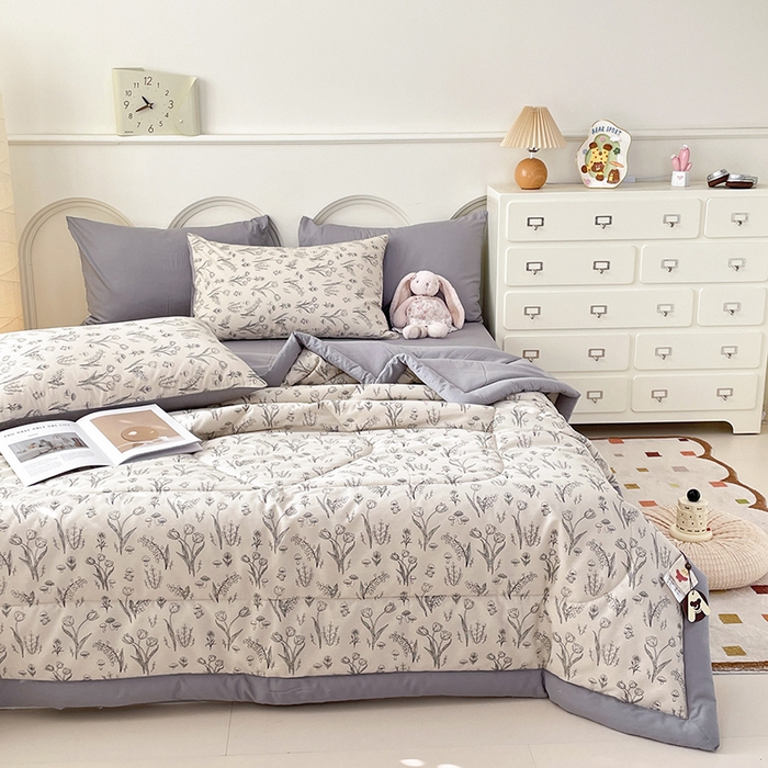 91家纺网 家纺一手货源 找家纺 梵克保罗 2025新款全棉夏被碎花卡通小清新简约纯棉夏凉被夏被四件套三件套 白芨
