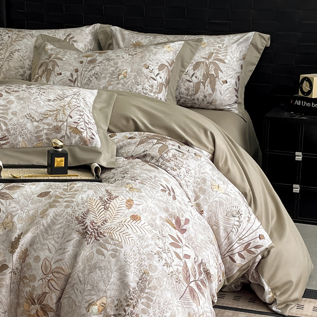 91家纺网 家纺一手货源 找家纺 慕晨 2025新款65%莱赛尔32%棉全棉磨毛数码印花宽边高级简奢款中高端四件套直播热款 蔓语