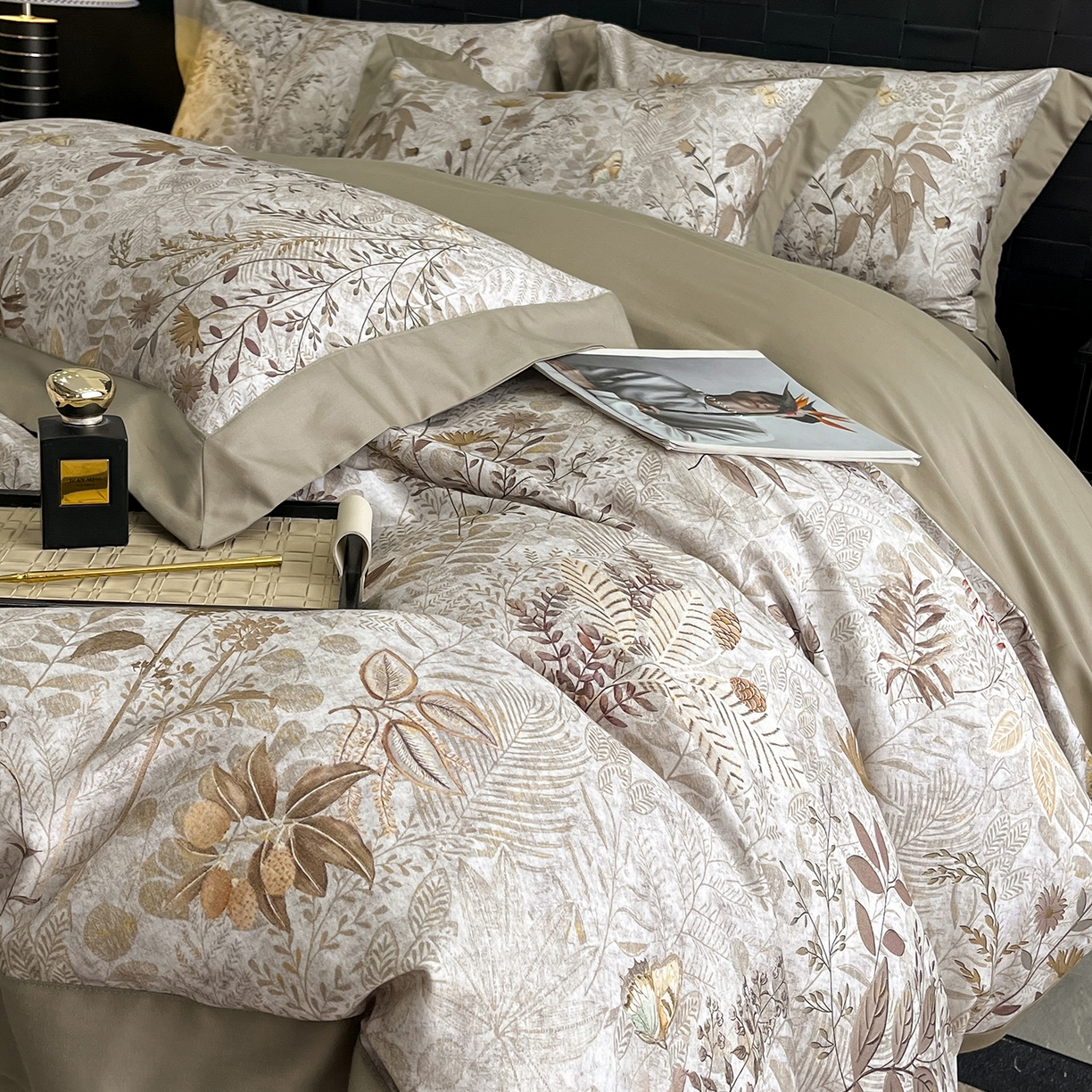 91家纺网 家纺一手货源 找家纺 慕晨 2025新款65%莱赛尔32%棉全棉磨毛数码印花宽边高级简奢款中高端四件套直播热款 蔓语