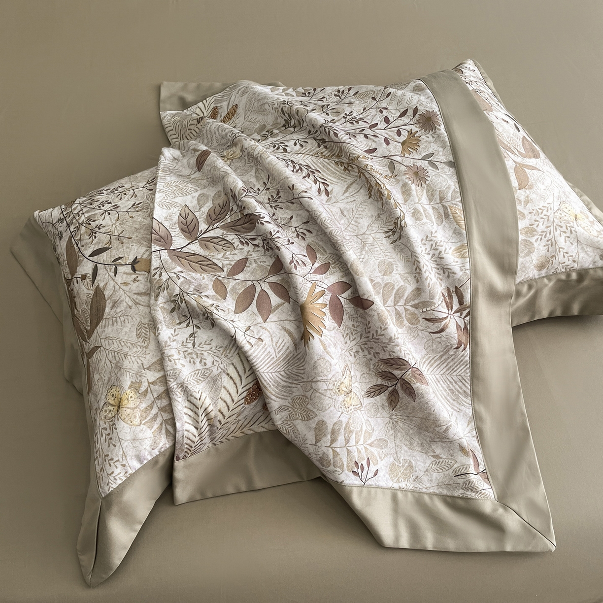 91家纺网 家纺一手货源 找家纺 慕晨 2025新款65%莱赛尔32%棉全棉磨毛数码印花宽边高级简奢款中高端四件套直播热款 蔓语