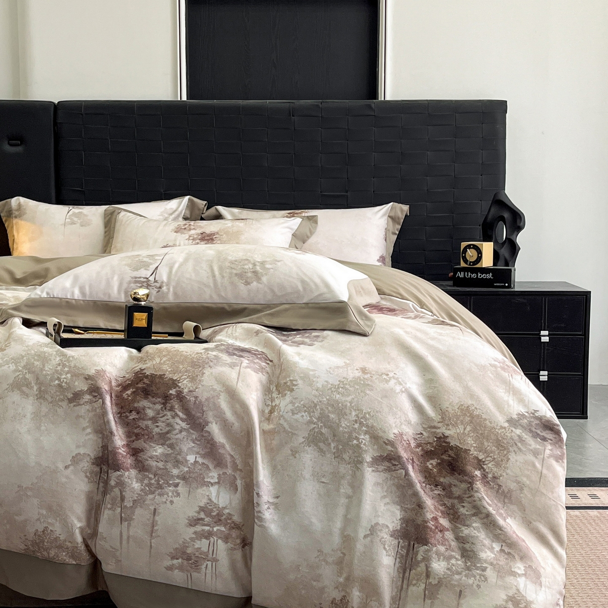 91家纺网 家纺一手货源 找家纺 慕晨 2025新款65%莱赛尔32%棉全棉磨毛数码印花宽边高级简奢款中高端四件套直播热款 墨轩