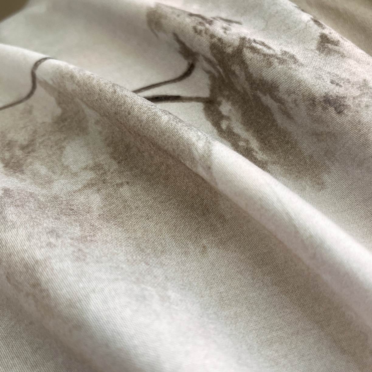 91家纺网 家纺一手货源 找家纺 慕晨 2025新款65%莱赛尔32%棉全棉磨毛数码印花宽边高级简奢款中高端四件套直播热款 墨轩