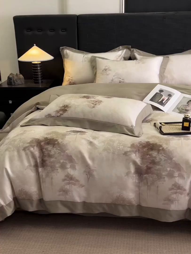 91家纺网 家纺一手货源 找家纺 慕晨 2025新款65%莱赛尔32%棉全棉磨毛数码印花宽边高级简奢款中高端四件套直播热款 墨轩