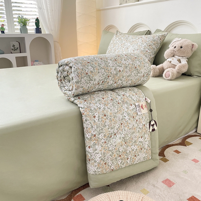 91家纺网 家纺一手货源 找家纺 梵克保罗 2025新款全棉夏被碎花卡通小清新简约纯棉夏凉被夏被四件套三件套 繁花似锦绿