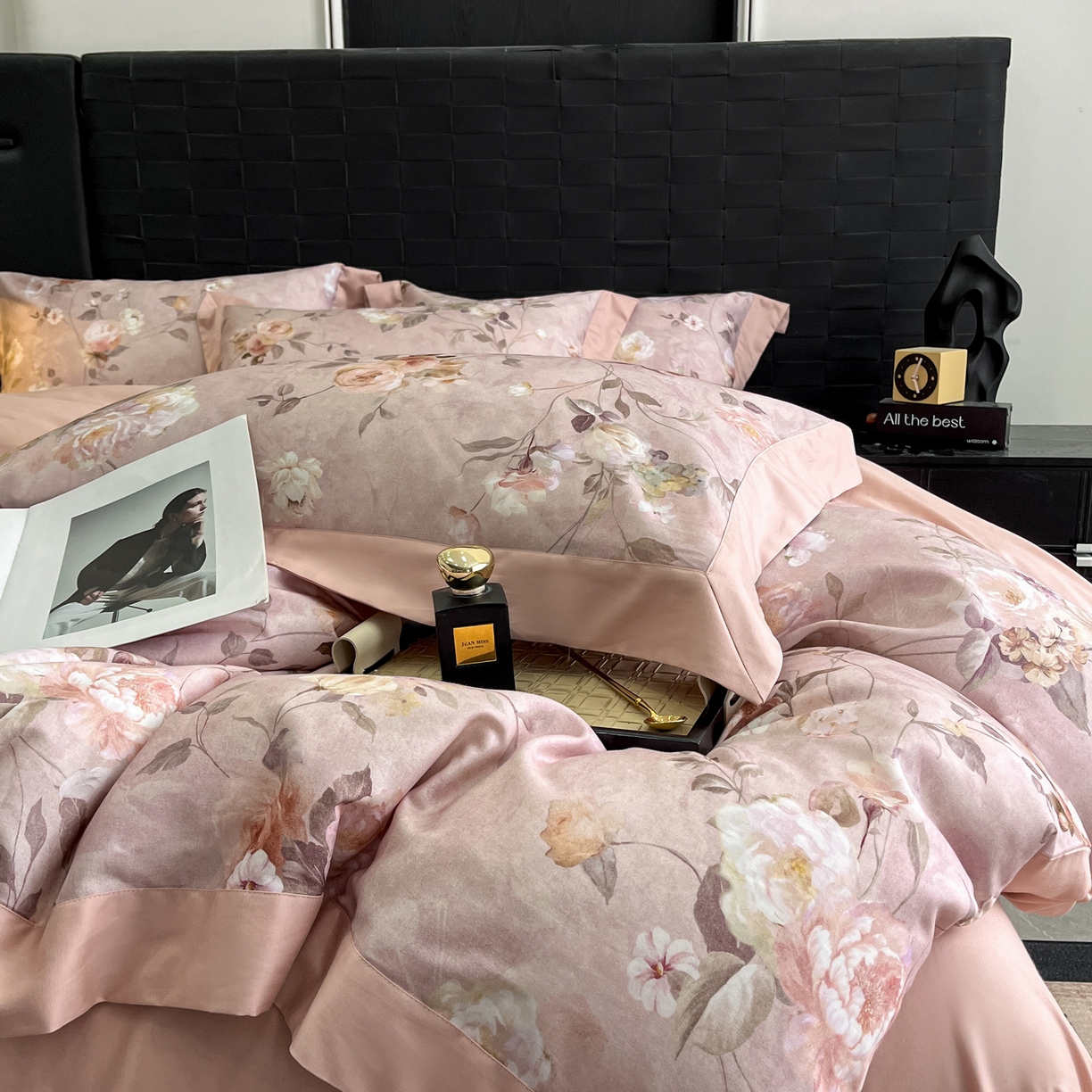 91家纺网 家纺一手货源 找家纺 慕晨 2025新款65%莱赛尔32%棉全棉磨毛数码印花宽边高级简奢款中高端四件套直播热款 絮语