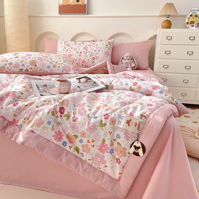 91家纺网 家纺一手货源 找家纺 梵克保罗 2025新款全棉夏被碎花卡通小清新简约纯棉夏凉被夏被四件套三件套 粉色浪漫