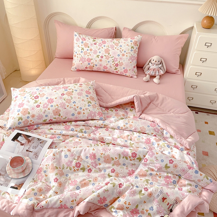 91家纺网 家纺一手货源 找家纺 梵克保罗 2025新款全棉夏被碎花卡通小清新简约纯棉夏凉被夏被四件套三件套 粉色浪漫