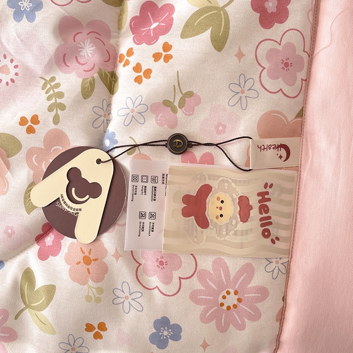 91家纺网 家纺一手货源 找家纺 梵克保罗 2025新款全棉夏被碎花卡通小清新简约纯棉夏凉被夏被四件套三件套 粉色浪漫