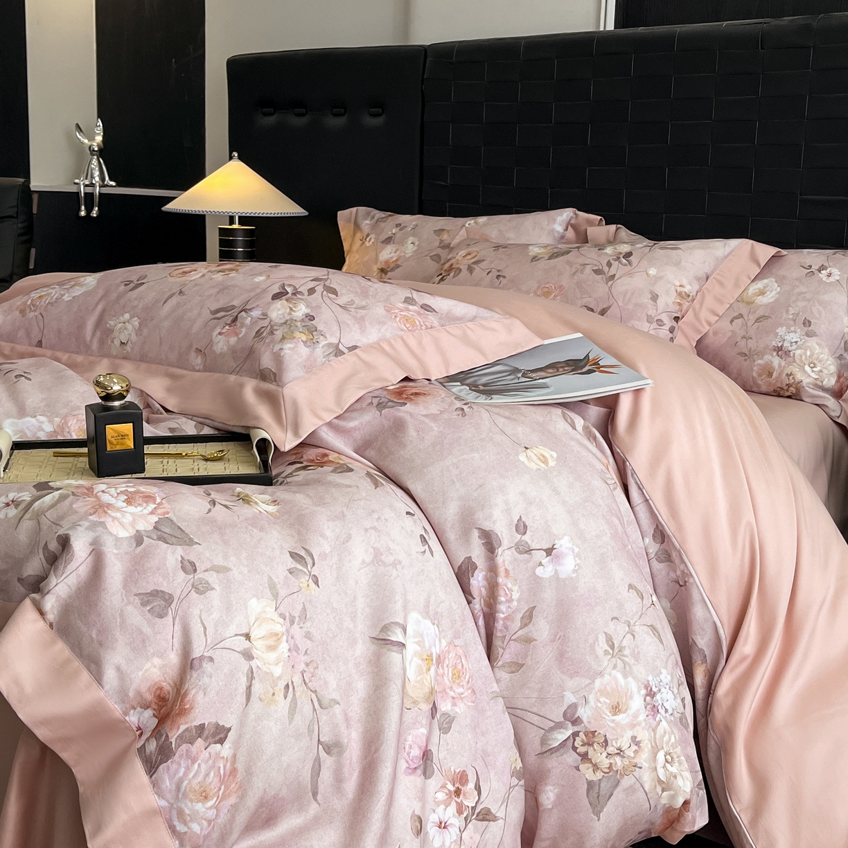 91家纺网 家纺一手货源 找家纺 慕晨 2025新款65%莱赛尔32%棉全棉磨毛数码印花宽边高级简奢款中高端四件套直播热款 絮语